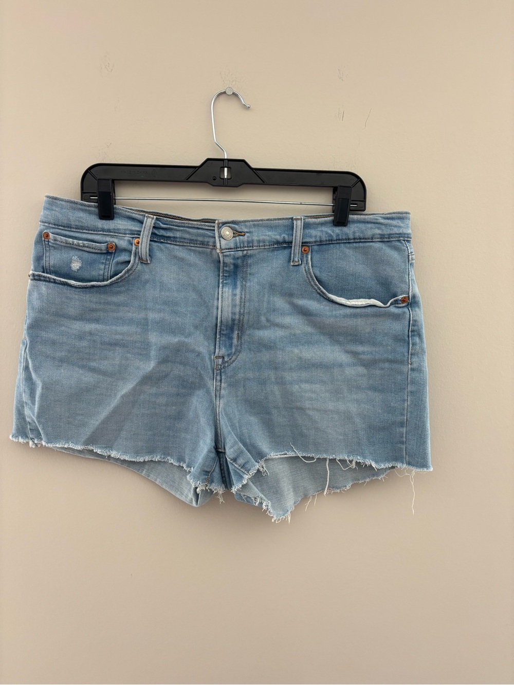 Levi Strauss & Co Light Wash Denim Cutoff Shorts Frayed Hem Women's Size 34